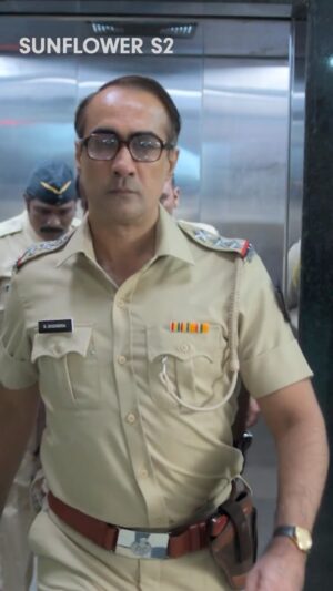 Ranvir Shorey Instagram - Expert at solving criminal cases, DG is still a learner at handling the case of love!

#SunflowerS2 streaming now, only on #ZEE5

#Sunflower

@whosunilgrover @adah_ki_adah @ranvirshorey
@vikas71 @parmarchaitally @navingujral @mukulchadda @ashishvidyarthi1 @shonalinagrani @sonaljhaofficial @radhabhatt @salk.04 @officialashwinkaushal @reliance.entertainment #GoodCo @virajsawant @sarkarshibasish @ria.nalavade @girishkulkarni1 @manish_kalra_ @nimishalok @surryamenen @duhjizzy @navagat_p @zee5 @zee5global