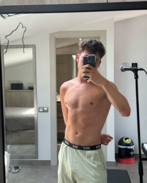 Raoul Vázquez Instagram - Unas fotos de estos días 🌸🤍