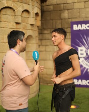 Raoul Vázquez Instagram - Encantado de pasar una tarde con @bcneurovision @eurovisiontve 

Estilismo: @saint.narciso 
Peluquería: @jesus_ardite 
Fotografía: @sanzphto