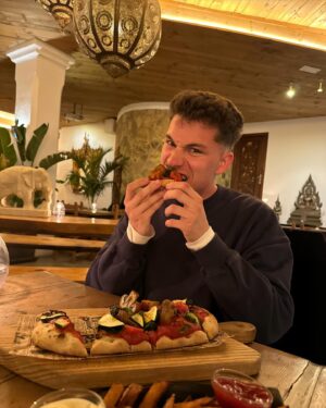 Raoul Vázquez Instagram - Quien ibiza no traiciona, cogiendo fuerzas en mi isla bonita para TCMS11