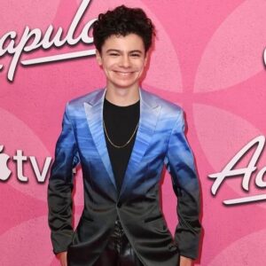 Raphael Alejandro Instagram - I had the best time at the #acapulcotv season 2 premiere! Thank you so much @appletvplus for the wonderful time!
Special thanks to: @jillfritzopr @atlasentertainment @the_youth_manager @foundationmediapartners @billyobillyo @beach.breezes @paradigmtalentagency @jenjen2010 

Stylist: @mrenriquemelendez 

Hair: @thisisbabe 

Makeup: @_dreadiaz_ 

Sneakers: @nike @nikela @undisputedsole @solestage