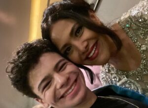 Raphael Alejandro Instagram - I had the best time at the #acapulcotv season 2 premiere! Thank you so much @appletvplus for the wonderful time!
Special thanks to: @jillfritzopr @atlasentertainment @the_youth_manager @foundationmediapartners @billyobillyo @beach.breezes @paradigmtalentagency @jenjen2010 

Stylist: @mrenriquemelendez 

Hair: @thisisbabe 

Makeup: @_dreadiaz_ 

Sneakers: @nike @nikela @undisputedsole @solestage