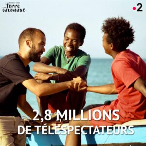Raphaël de Casabianca Instagram - 😍 Vous étiez presque 3 millions à suivre notre aventure à Madagascar avec le peuple Vézo. Encore merci pour vos milliers de messages et votre fidélité. 

🇲🇬 Je pense particulièrement à Natacha, Lyndia, Denise, Célestin, Germain et Amédée (encore ému et honoré par cette demande inattendue) ainsi qu'à toute les familles Vézo qui n'ont ont accueilli avec bienveillance sur ce petit cailloux au milieu du Détroit du Mozambique.

☀️ Comme disait Natacha : "Il faut oser aller vers les autres pour ne jamais être seul"...

🙏 Encore merci @oli_real pour ta confiance 

#rdveti #france2 #bigfloetoli #olielamakou #madagascar #vezo