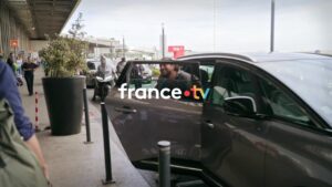 Raphaël de Casabianca Instagram - J-7 ! C'est bientôt le grand départ pour découvrir la Guinée-Bissau avec Slimane. Pour patienter, voici un aperçu de ce qui vous attend dans ce nouvel épisode de "Rendez-vous en terre inconnue".

Rendez-vous mardi prochain (le 28 mai) à 21h10, sur France 2.

#slimane #raphaeldecasabianca #guinee #guineebissau #france2 #francetv #television #nature #voyage #rendezvousenterreinconnue