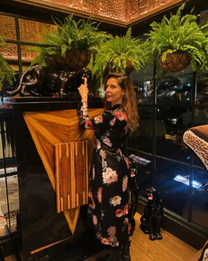 Raquel Loureiro Instagram - Se eu fosse um animal, seria uma pantera … As panteras negras são animais impressionantemente poderosos e inteligentes. Elas são conhecidas por serem astuciosas e demonstrarem grande capacidade de liderança 🐾