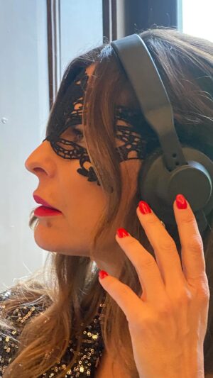 Raquel Loureiro Instagram - Aqui fica a Vernissage de sábado no @biesterpalace @lukaartgallery , agradecimentos:

✨Artist @ras2710557 
✨Hairstylist @davidxavier.hairpro with @atelierchiadohairsalon 
✨Nails @elkasenaprof
✨Music @raquelloureirooficial