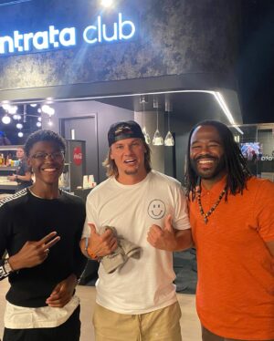 Rashad Evans Instagram - I had an epic time at #ufc291 with my son @soss.shadi! Shadi loved it so much.. For the rest of the night he was trying to spar me... 😂😂😂 I told him to cool out cause “Pops” play for keeps.. 🤭😂😂 #ufc#sugarashadevans#umbo