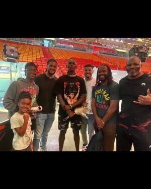 Rashad Evans Instagram - What an amazing weekend @ UFC 287! I brought my kids to meet the fighters at the weigh-in and they had the time of their lives! Izzy, Gilbert Burns, Glover, Machida, Vitor Belfort, Dana White, Cutman Tate, & Chuck Zito were amazing! @lanceex_ @soss.shadi @iam_zbh @djheavyhands913 @niaskye13 loved meeting their favorite fighters. Thank you @ UFC for the great memories @ufc 287!