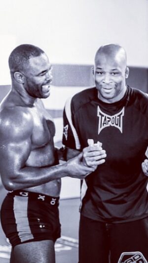 Rashad Evans Instagram - 👽 🛸 🚨 Story time with my boys @sugarashadevans and @patcotemma 
Make sure you check us out @ultimepodcast every Tuesday at 7pm live on @lapochebleue ‘s YouTube channel 

👽 🛸 🚨 Assurez-vous de nous suivre sur @ultimepodcast chaque mardi à 19h en direct sur la plateforme YouTube de @lapochebleue