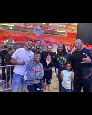 Rashad Evans Instagram - What an amazing weekend @ UFC 287! I brought my kids to meet the fighters at the weigh-in and they had the time of their lives! Izzy, Gilbert Burns, Glover, Machida, Vitor Belfort, Dana White, Cutman Tate, & Chuck Zito were amazing! @lanceex_ @soss.shadi @iam_zbh @djheavyhands913 @niaskye13 loved meeting their favorite fighters. Thank you @ UFC for the great memories @ufc 287!