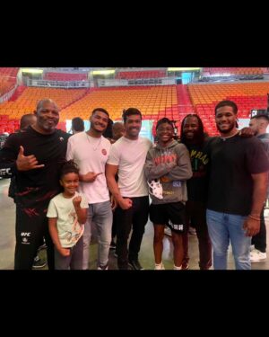 Rashad Evans Instagram - What an amazing weekend @ UFC 287! I brought my kids to meet the fighters at the weigh-in and they had the time of their lives! Izzy, Gilbert Burns, Glover, Machida, Vitor Belfort, Dana White, Cutman Tate, & Chuck Zito were amazing! @lanceex_ @soss.shadi @iam_zbh @djheavyhands913 @niaskye13 loved meeting their favorite fighters. Thank you @ UFC for the great memories @ufc 287!