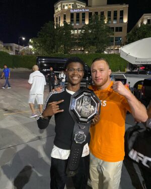 Rashad Evans Instagram - I had an epic time at #ufc291 with my son @soss.shadi! Shadi loved it so much.. For the rest of the night he was trying to spar me... 😂😂😂 I told him to cool out cause “Pops” play for keeps.. 🤭😂😂 #ufc#sugarashadevans#umbo