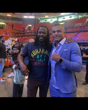 Rashad Evans Instagram - What an amazing weekend @ UFC 287! I brought my kids to meet the fighters at the weigh-in and they had the time of their lives! Izzy, Gilbert Burns, Glover, Machida, Vitor Belfort, Dana White, Cutman Tate, & Chuck Zito were amazing! @lanceex_ @soss.shadi @iam_zbh @djheavyhands913 @niaskye13 loved meeting their favorite fighters. Thank you @ UFC for the great memories @ufc 287!