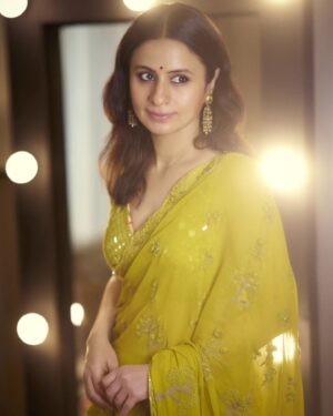 Rasika Dugal Instagram - 💛✨

I love the detailing of and have immense respect for handiwork. Celebrating the skill of the many karigars who hand-embroidered this beautiful sari designed by @archanajaju.in. Paired with a hand-painted kalmakari blouse with mirror work embroidery. I am told it took 1700 hours to complete! I can only imagine the patience and love it took. I hope we can encourage and preserve the skill and craft.

#MirzapurS3Promotions #MirzapurS3

Sari:  @archanajaju.in 
Jewellery: @amrapalijewels 
Hairstyling: @kimberlyychu 
MUA: @mayura_makeup_hair 
Styling: @who_wore_what_when 
📸: @rohnpingalay