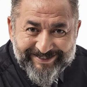 Rasim Öztekin Instagram - Canım kardeşim , nasıl kayıp gittin aramızdan... İnanasım yok...Çok ama çok özleyeceğim... Hem okuldan, hem tiyatrodan kardeşimdin benim... Pınar’ıma ve evlatlarına sabırlar diliyorum... Nurlar da yat canım kardeşim...