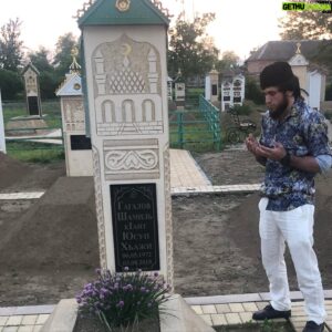 Rasul Albaskhanov Instagram - 13.05.2021...
На могиле ЮСУПА...
Который отстоял ЧЕСТЬ...
Не именно ЧЕЧЕНКИ...
А всех верующих ЖЕНЩИН...
АЛЛАХ|О ГЕЧ ДОЙЛ ХЬУН...
НОХЧИ КЪОНАХ ЮСУП...✊🏻
#ВЕРА#СЕМЬЯ#ЧЕСТЬ#