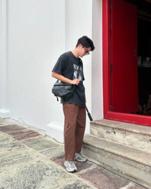 Ratanaumnuayshai Boonyakorn Instagram - roaming around Bangkok with NIID R1 Sling Bag from @425degree 

#NIID #SlingBag #425degree