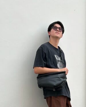 Ratanaumnuayshai Boonyakorn Instagram - roaming around Bangkok with NIID R1 Sling Bag from @425degree 

#NIID #SlingBag #425degree