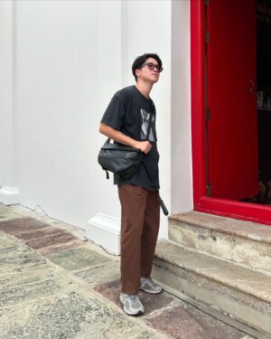 Ratanaumnuayshai Boonyakorn Instagram - roaming around Bangkok with NIID R1 Sling Bag from @425degree 

#NIID #SlingBag #425degree