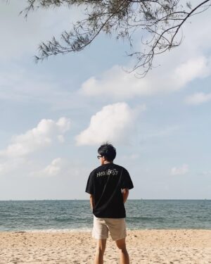 Ratanaumnuayshai Boonyakorn Instagram - late morning coffee on the beach