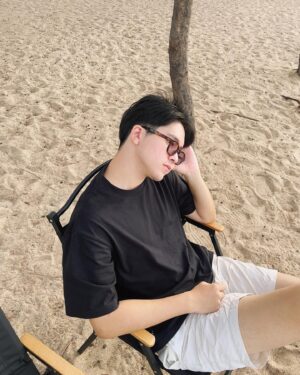 Ratanaumnuayshai Boonyakorn Instagram - late morning coffee on the beach