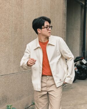 Ratanaumnuayshai Boonyakorn Instagram - Today’s look with All-Time Classic 874 Original Work Pant from @dickies_thai

กางเกง 874 เป็นกางเกงทรงกระบอกสไตล์ Workwear ที่ขนาดสัดส่วนลงตัว และ Timeless มากๆ วันนี้เลยเอามาแมตช์กับ Eisenhower Jacket ซึ่งทำให้ลุคดูคอมพลีทมากๆ

#DickiesThailand #874 #Dickies