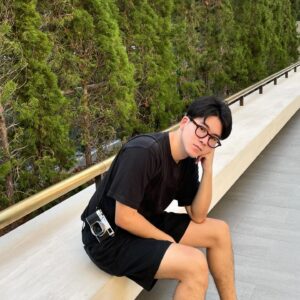 Ratanaumnuayshai Boonyakorn Instagram - all black🤓