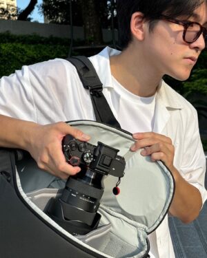 Ratanaumnuayshai Boonyakorn Instagram - ทุกฟังก์ชันครบในใบเดียว Peak Design Everyday Zip 20L ส่วนที่ชอบมากๆของตัวนี้เลยคือมีซิปอยู่รอบตัวกระเป๋าไม่ว่าจะสะพายแบบไหนก็หยิบของได้อย่างสะดวก 

Peak Design อุปกรณ์ที่ออกแบบอย่างพิถีพิถันเพื่อช่วยนักรังสรรค์ นักเดินทาง และนักผจญภัย เข้าถึงอุปกรณ์พวกเขาได้อย่างสะดวก เป็นระเบียบ และปลอดภัย

หาซื้อได้แล้วที่ InTrendMall คลังแสงของคนชอบเที่ยวที่มีสินค้าครบทุกฟังก์ชัน เพื่อความพร้อมใช้งานที่เต็มเปี่ยมจากแบรนด์อุปกรณ์การเดินทางชั้นนำระดับโลก ตั้งแต่เริ่มออกจากบ้าน จบที่เดียว 

#peakdesign #findyourpeak #PeakDesignThailand #Getequipped #InTrendMall #คลังแสงของคนชอบเที่ยว