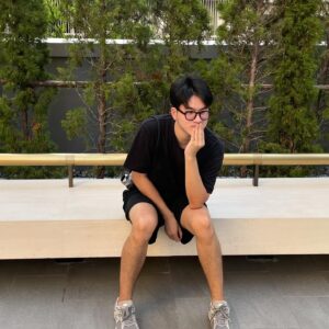 Ratanaumnuayshai Boonyakorn Instagram - all black🤓
