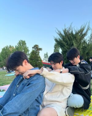 Ratchata Pichetshote Instagram - คิดถึงเพื่อนขึ้นมาน้ำตามันก็ไหล 😂
