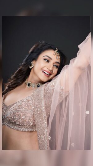 Rati Pandey Instagram - ❤️❤️
.
.
.
.
#ratipandey #instareels #indianbeauty #filmy #bollywood #bollywoodsongs