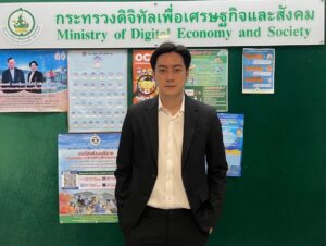 Rattapoom Toekongsap Instagram - หลังเลือกตั้งนึกว่าจะว่าง สรุปยุ่งกว่าเดิมอีกครับ เลยเอารูปมาลงให้แฟนๆคิดถึงกันหน่อย555 คิดถึงเหมือนกันนะครับทุกคน และขอขอบคุณสำหรับทุกๆกำลังใจนะครับ ขอบคุณที่รักกันครับ