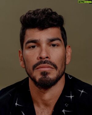 Raúl Castillo Instagram - From my modeling days. 📷 by @ryanduffin
・・・
@raulcastillo for @essentialhomme @michaelmorenohair @conde_masc