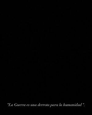 Raúl Méndez Instagram - Solo por hoy, detengamos nuestro camino, hagamos una tregua con nuestra vanidad y necesidad de “reconocimiento”. Seguramente esa foto o ese video que hoy  subas, te hará verte más guap@, interesante, te traerá más seguidor@s, comentarios. Solo reflexionemos que mientras seguimos alimentando nuestra vanidad efímera, en este momento,gente inocente muere al otro lado del mundo y no tendrá más tiempo de “admirar” lo que para ti, hoy fue prioridad. #RezoPorLaPazMundial