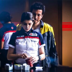 Raúl Méndez Instagram - Aquellos buenos e intensos tiempos. @ireneazuela  @thelemonstudios #Paramedicos #serie
