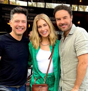 Raúl Méndez Instagram - No saben el gusto que me da encontrarme con seres que tienen las mismas ganas de arriesgarse y seguir creciendo.  Que nada ni nadie nos detenga.  @carmenaub @alejandrolopeztv