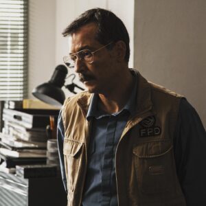 Raúl Méndez Instagram - Hoy estrenamos #nofuemiculpa  por @starplusla Los invito a conocer a “Santos” pero sobretodo, los quiero invitar a crear conciencia de que muchos de los problemas que vivimos en Latinoamérica, pueden ser erradicados desde el núcleo familiar, la educación y respeto que les enseñamos a nuestros hijos.