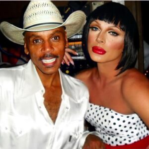 Raven Instagram - Happy Birthday @rupaulofficial! 
#TBT @worldofwonder Christmas Party, 2009.