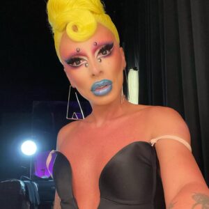 Raven Instagram - #TBT Some behind the scenes shots onset of the very first season of @PaintedWithRaven. Not too many were taken, but I have these to share. Thank you to our sponsor @norvina and @anastasiabeverlyhills, you’re the best! To our amazing guest judges @sutanamrull, @prestonmakeup, @lipsticknick, @chadmichaelsallstar, @the_kaplan_twins, @naomiwgrossman, thank you. @rupauloffical, Thank you for helping me along the way. You helped ease the pressure and make this season as fabulous as it was! Your expertise was much appreciated. 

To the fabulous, talented and amazing artists 
@brycerider, @kiingbashh, @jordanjmua, @crimsyn.co, @ryanmarie__, @flawless.shade, @yvonnetheartist, you have all inspired me and make me so proud and so happy. Logging on every morning and seeing your creativity was such a treat at such an early hour! I said this many times, but I will say it once more… YOU ALL SHOULD BE PROUD OF YOURSELVES! I love and adore each and everyone of you! 

Thank you everyone at @wowpresentsplus for ALWAYS being in my corner and giving me so many amazing opportunities. 
 
And lastly, Thank YOU all for tuning in and streaming each week! 
See you all on Season 2! ✌️