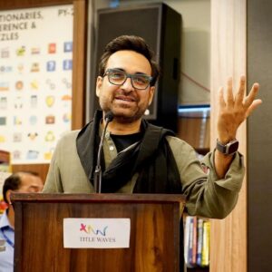 Ravi Jadhav Instagram - Amid love and poetry, we celebrated the poet who wrote history! 🫶 ✨

#MainAtalHoon streaming now, only on #ZEE5

#AtalOnZEE5 #WorldPoetryDay

@pankajtripathi @ravijadhavofficial @vinod.bhanushali @officialsandipssingh @kamleshgori1 @thewriteinsaan @bhaveshbhanushali_ #SamKhan @bsl_films @officiallegendstudios @hitz.music.official @raja.sevak @ektakaul11 @lawrencedcunha @sandeepravade @amolbhor52 @manish_kalra_ @zee5 @zee5global