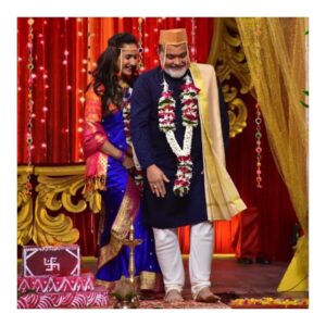 Ravi Jadhav Instagram - “In my house, I am the boss. My wife is just the decision maker.” 
Thank you for making the best decisions for us both. Happy 25th anniversary @meghana_jadhav ❤️❤️❤️💐💐💐