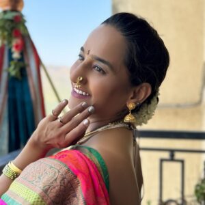 Ravi Jadhav Instagram - सूर्य संवेदना पुष्पे, दीप्ति कारुण्यगंधने। लब्ध्वा शुभं नववर्षेऽस्मिन कुर्यात्सर्वस्य मंगलम्॥

जिस तरह सूर्य प्रकाश देता है, संवेदना करुणा को जन्म देती है, पुष्प सदैव महकता रहता है, उसी तरह आने वाला हमारा यह नूतन वर्ष आपके लिए हर दिन, हर पल के लिए मंगलमय हो। नववर्ष की हार्दिक शुभकामनायें!

As the sun gives light, the sensation gives birth to compassion, and the flowers always spread their fragrance. The same way, may our new year be a pleasant one for you every day, every moment. 

आपणांस व आपल्या परिवारास हिंदू नववर्षांच्या हार्दिक शुभेच्छा 🙏💐🙏

 - रवी, मेघना, अथर्व, अंश जाधव