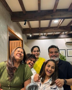 Ravi Jadhav Instagram - प्रेम - माया - जिव्हाळा आणि reunion ❤️🎉💃

#friendship #reunion #celebration #chhayakadam