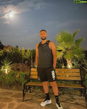 Rayan Borhani Instagram - 🕳دنیا دار‌ مکافاتِ