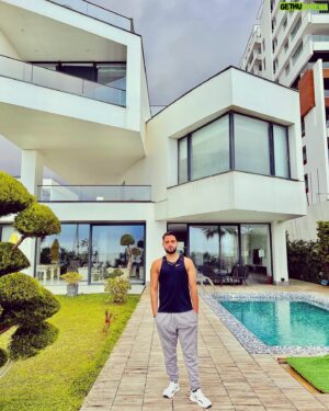 Rayan Borhani Instagram - 🙌🏻Hello☀️💚💙