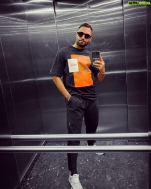 Rayan Borhani Instagram - 🧡