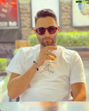 Rayan Borhani Instagram - 🍹Hello😎