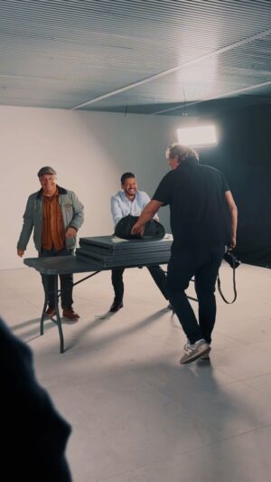 Rayane Bensetti Instagram - Encore des sourires pendant le shooting de l’affiche « Le Million » avec mon cher partenaire 
Christian Clavier 🎬🔥 toujours en tournage 🙃 à suivre …
#million #christianclavier #movie #cinema