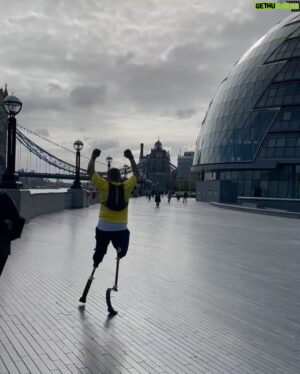 Raymond Braun Instagram - I’m running @londonmarathon as a Guide for Retired U.S. Army Master Sergeant Cedric King, who had both legs amputated after an IED explosion. He now runs marathons and triathlons on blades.

If you’ve met Cedric, you know he is such a positive force of energy: kind, determined, generous, open-hearted, charismatic, the list goes on...

Cedric is a true hero who inspires me through his grit, gratitude, and generosity of spirit in helping others and always looking for ways to give back. I’m genuinely honored and so excited to experience the London Marathon alongside him.

You can track Cedric with Bib 38110. He loves motivational quotes, so feel free to drop your favorite in the comments and I’ll read them out when we need to dig deep. 

Look forward to sharing our London Marathon experience with you!

#LondonMarathon #MoveWell #WMMajors