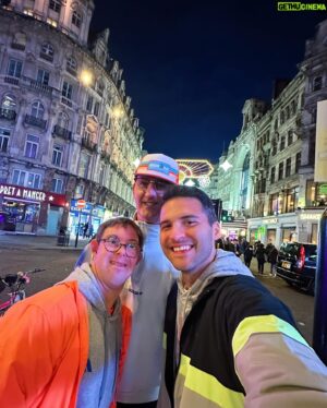 Raymond Braun Instagram - First 24 hours in London. 🇬🇧 The energy and excitement for @londonmarathon is impeccable and already has me feeling recovered and ready after the Boston Marathon this past weekend! 

Grateful to be part of the running community and to have the opportunity to run for causes that are so personally meaningful. 

#londonmarathon